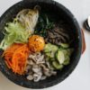 Kimchi saltato con straccetti di pancetta